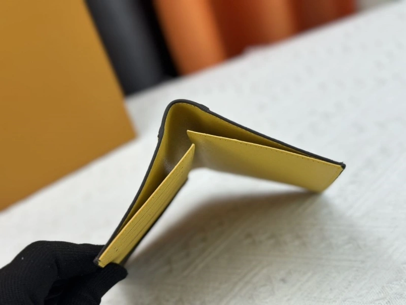 LV Wallets 4233H-1366