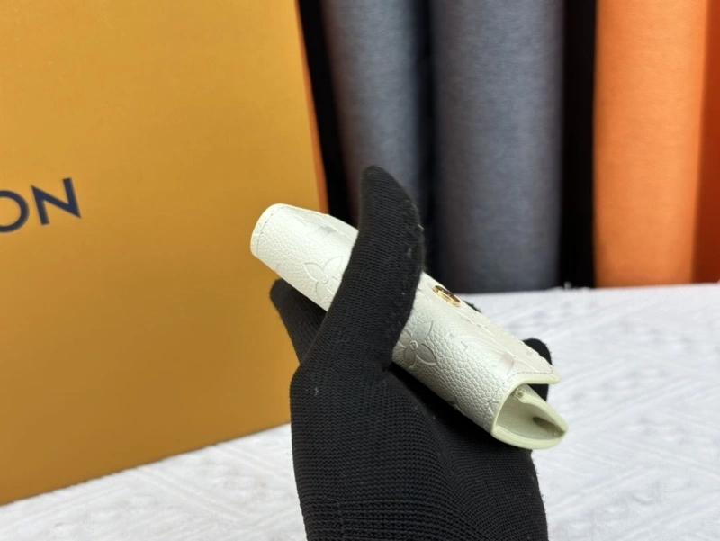 LV Wallets 4233H-1511