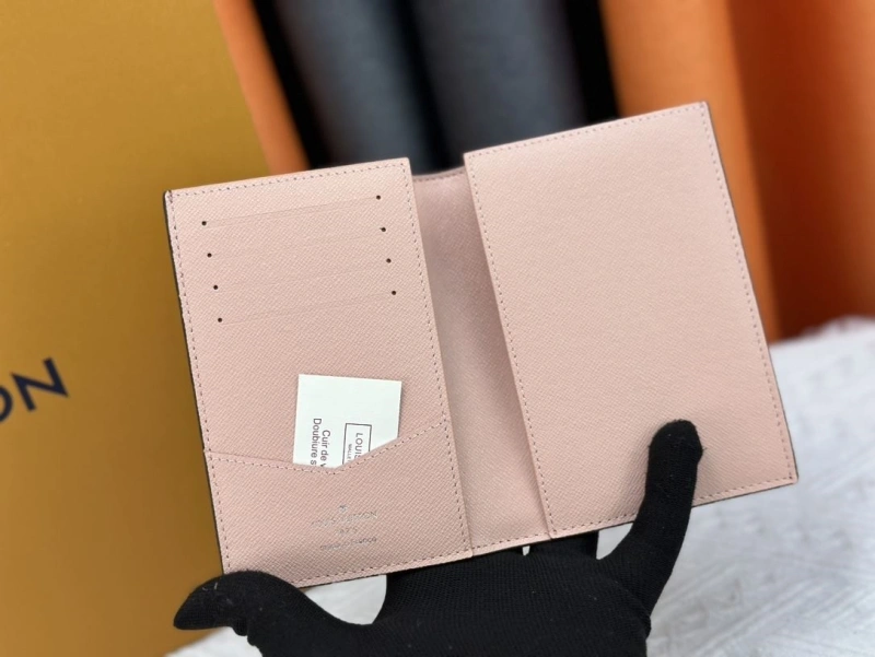 LV Wallets 4233H-1512