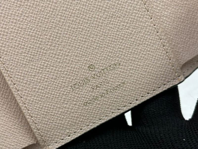 LV Wallets 4233H-1513