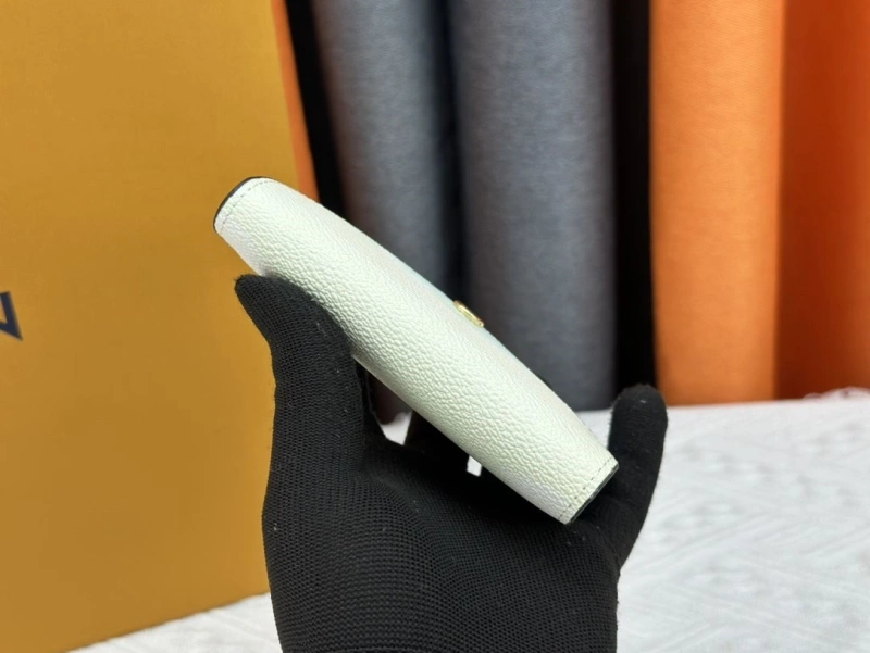 LV Wallets 4233H-1515