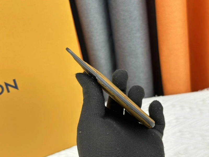 LV Wallets 4233H-1516