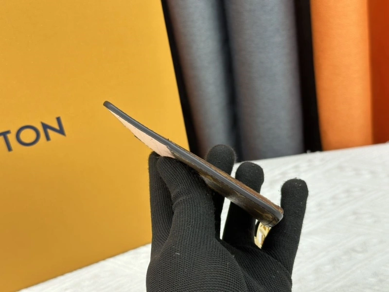 LV Wallets 4233H-1517