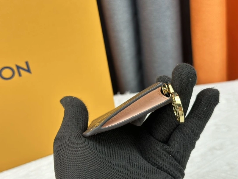 LV Wallets 4233H-1517