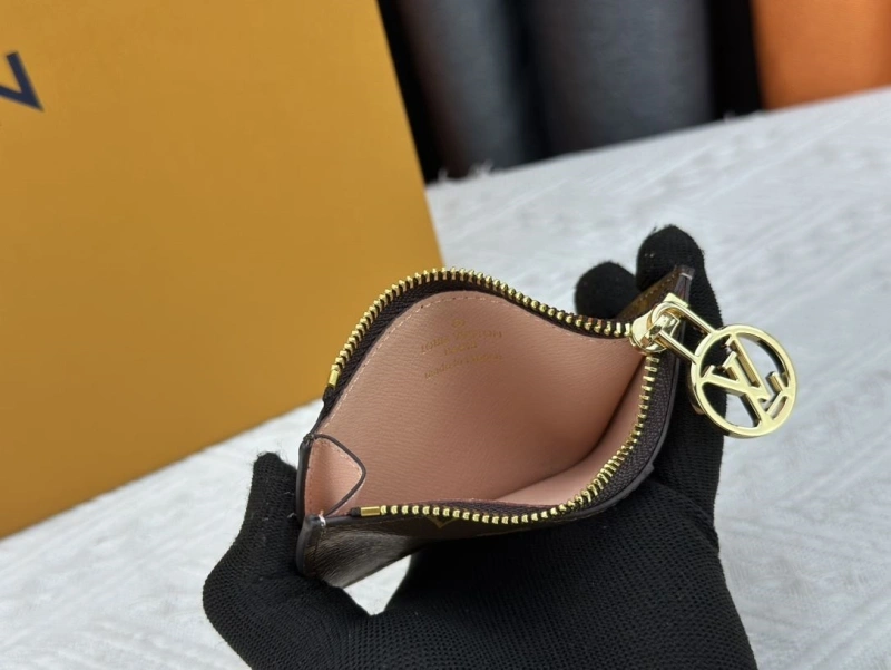 LV Wallets 4233H-1517