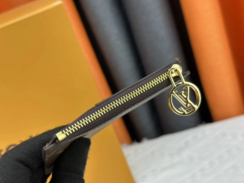 LV Wallets 4233H-1518