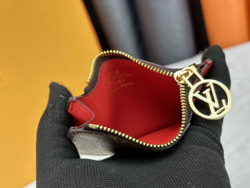 LV Wallets 4233H-1519