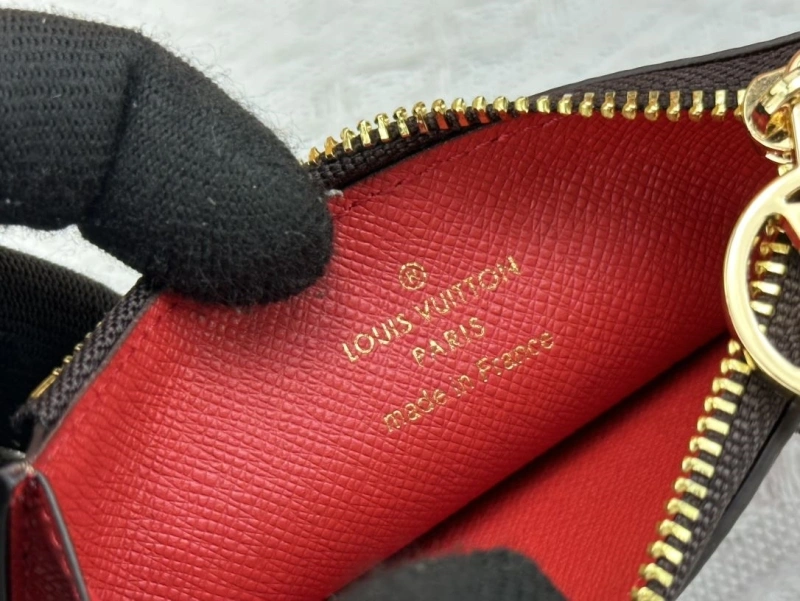 LV Wallets 4233H-1519