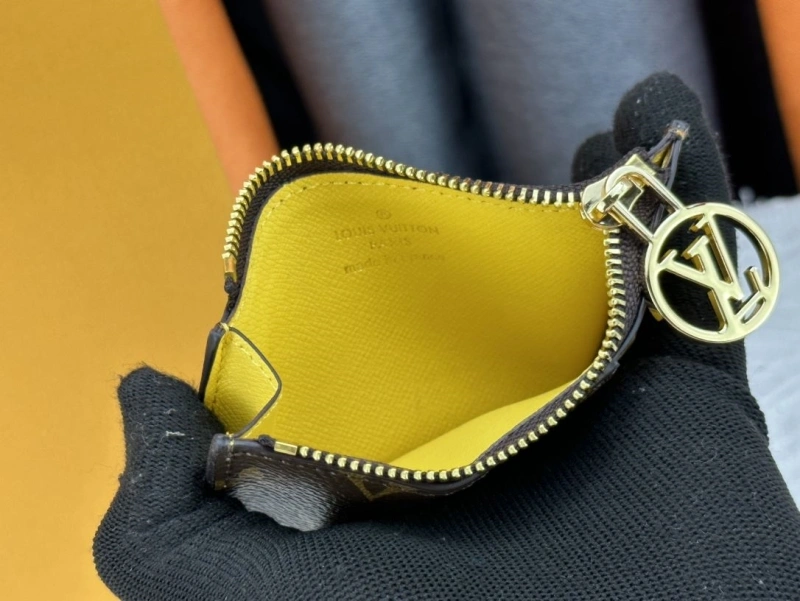 LV Wallets 4233H-1520