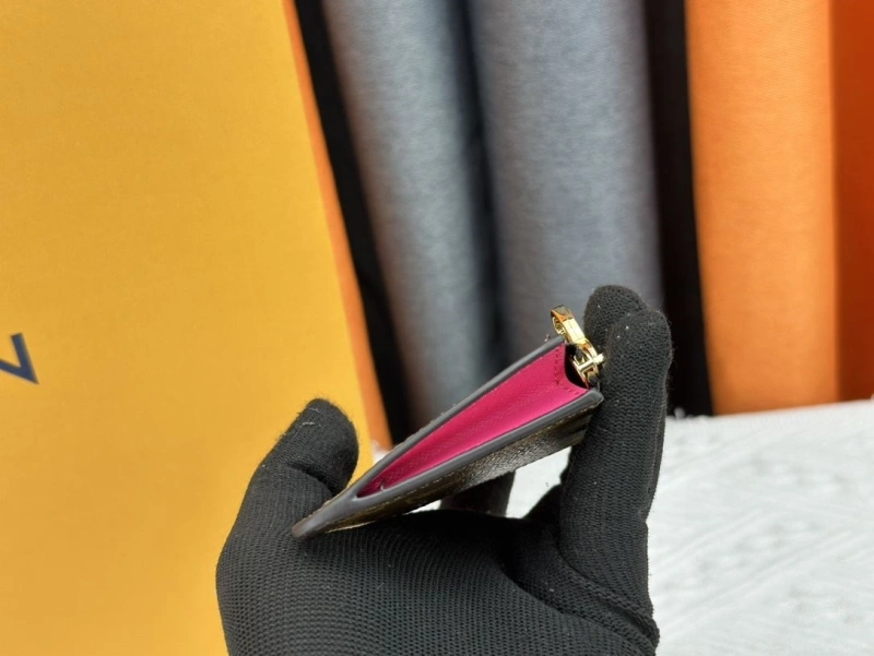 LV Wallets 4233H-1521