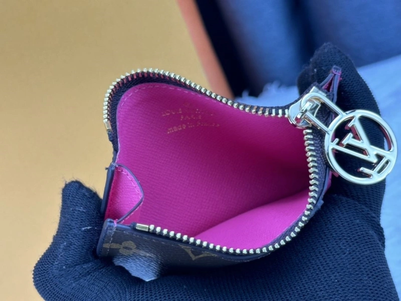 LV Wallets 4233H-1521