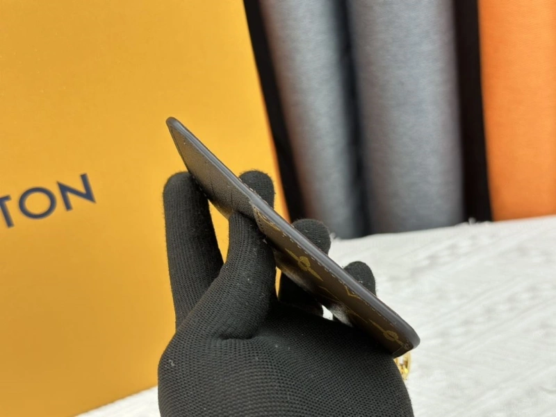 LV Wallets 4233H-1522