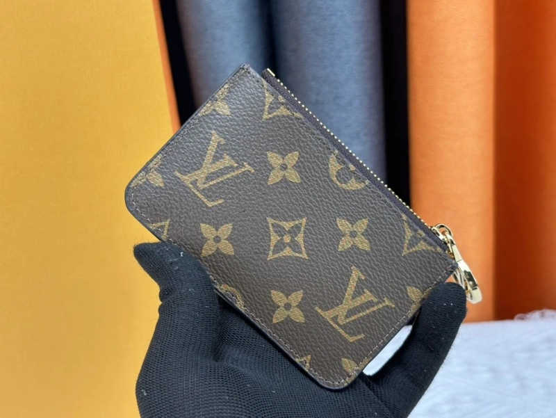 LV Wallets 4233H-1523