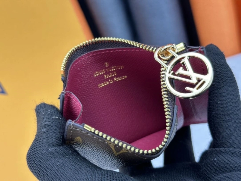 LV Wallets 4233H-1523