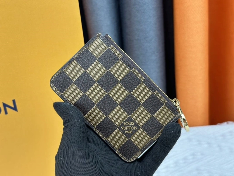LV Wallets 4233H-1524