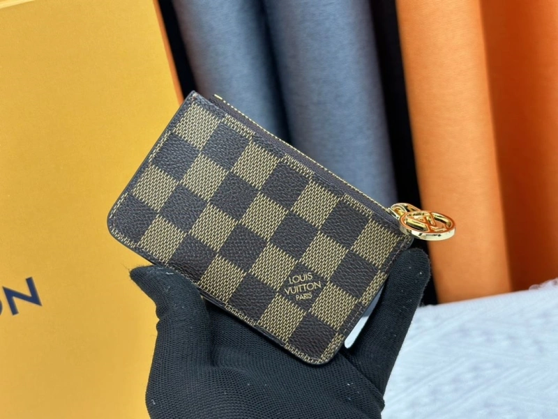 LV Wallets 4233H-1525
