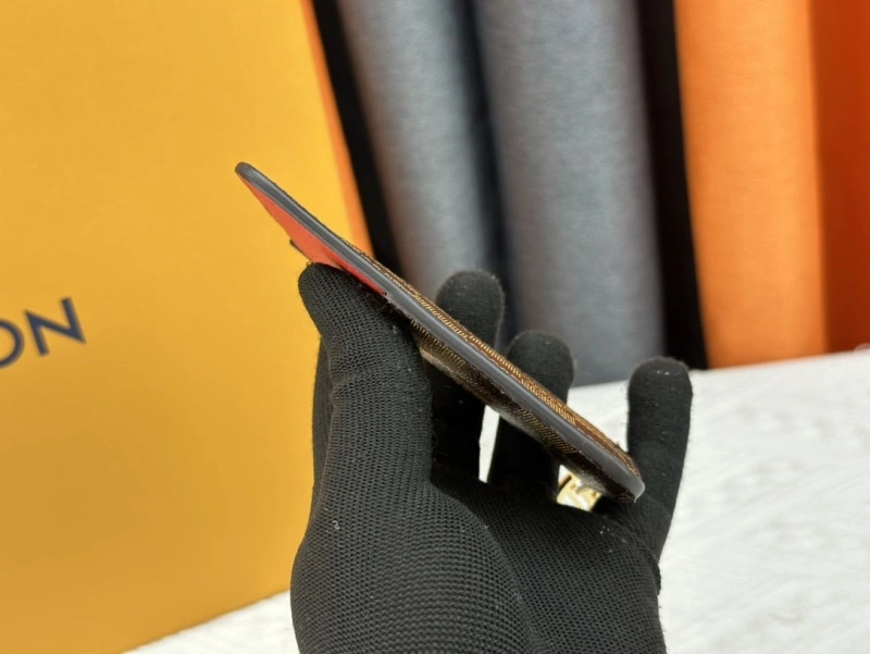 LV Wallets 4233H-1525