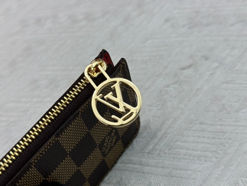 LV Wallets 4233H-1525