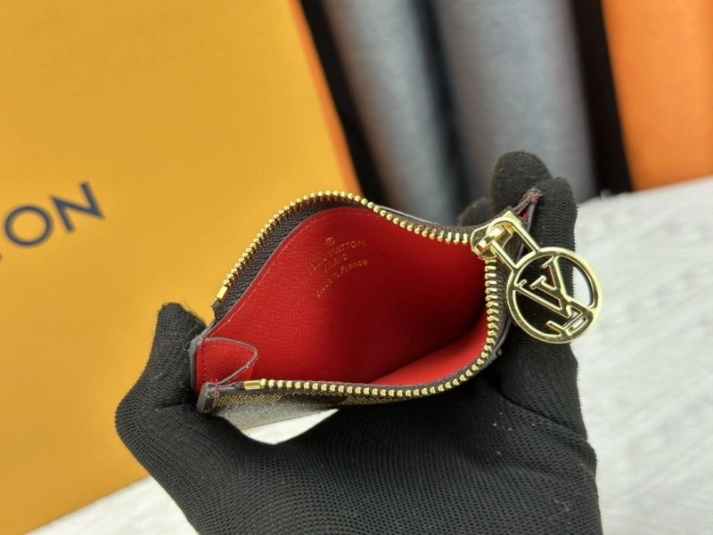 LV Wallets 4233H-1525