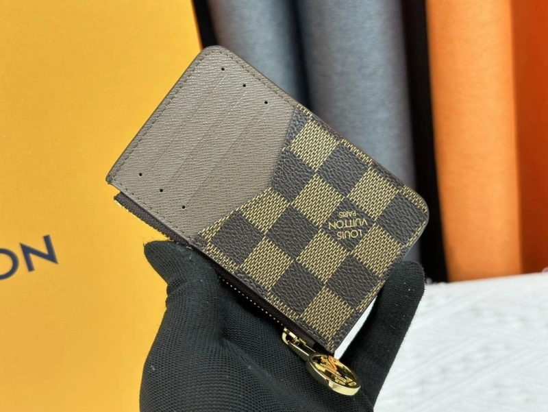 LV Wallets 4233H-1526