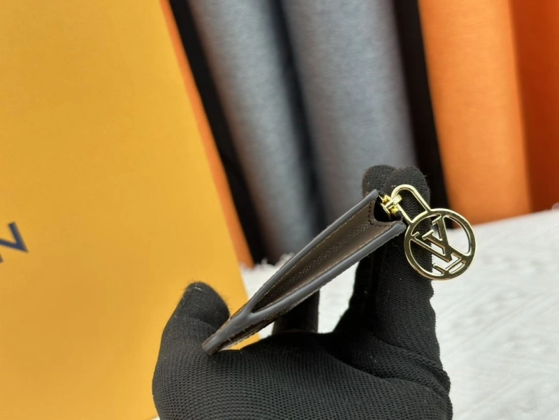 LV Wallets 4233H-1526