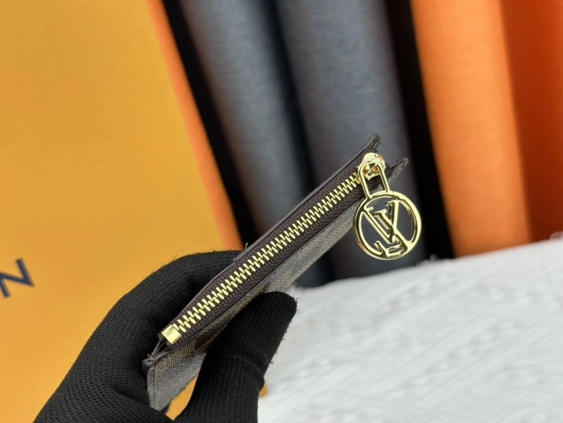 LV Wallets 4233H-1526