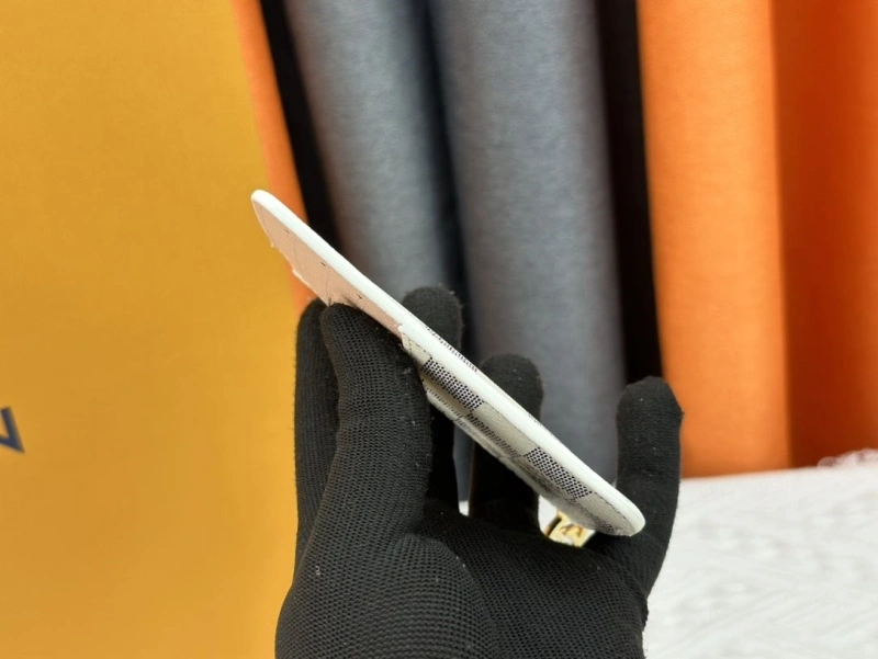 LV Wallets 4233H-1527