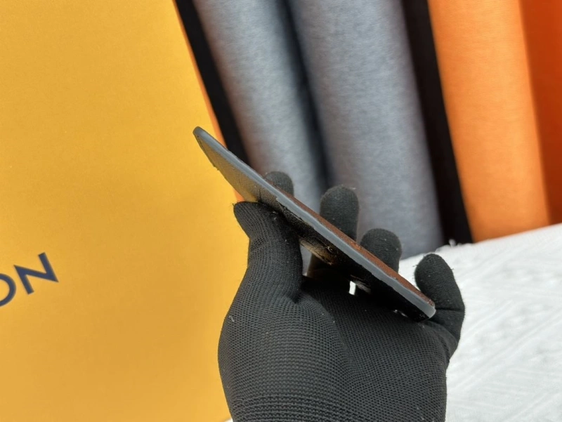 LV Wallets 4233H-1528