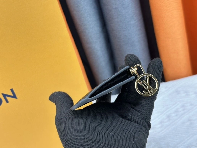 LV Wallets 4233H-1528