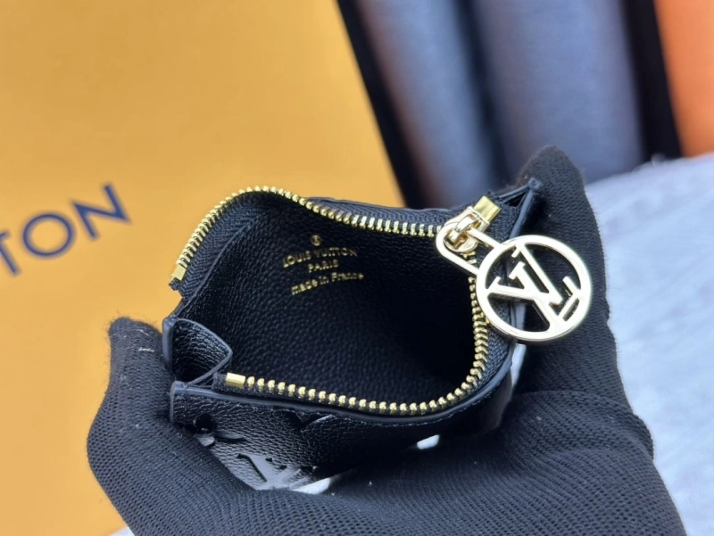 LV Wallets 4233H-1528