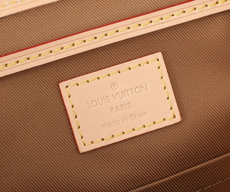 LV Backpacks 4233H-2157