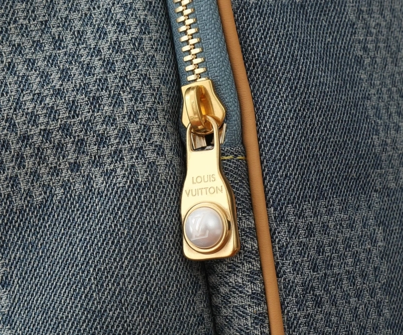 LV Backpacks 4233H-2199