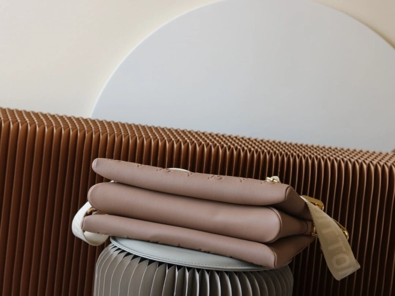 LV Satchel bags 4233H-2423