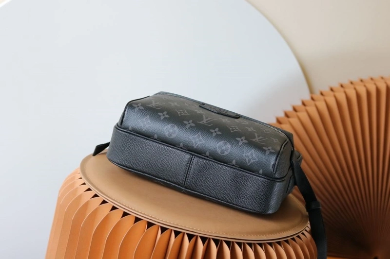 LV Satchel bags 4233H-2511