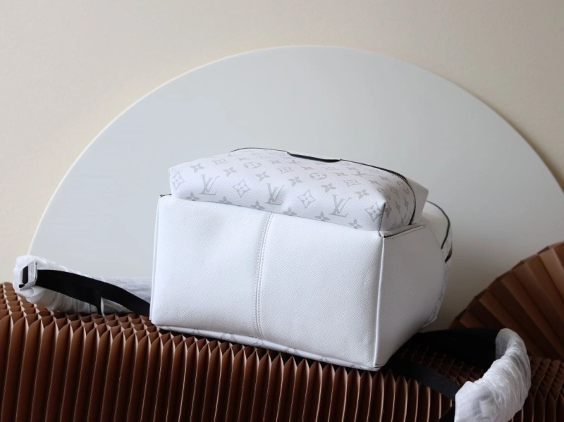 LV Backpacks 4233H-2523