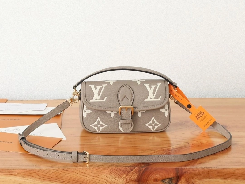 LV Satchel bags 4233H-2579