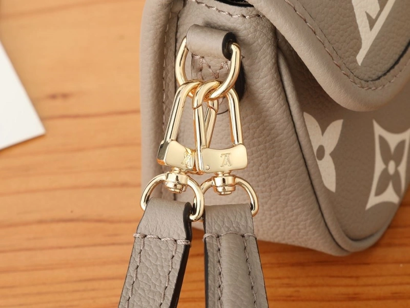 LV Satchel bags 4233H-2579