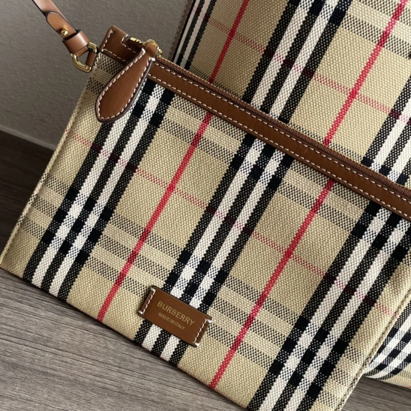 Burberry Shopping Bags 4237F-0093