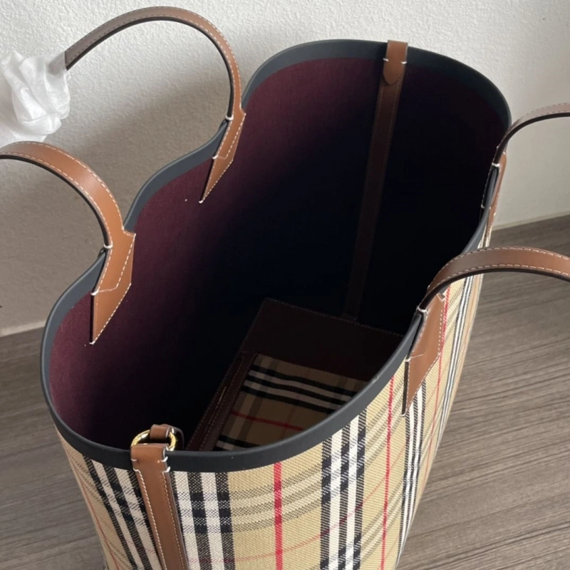 Burberry Shopping Bags 4237F-0093