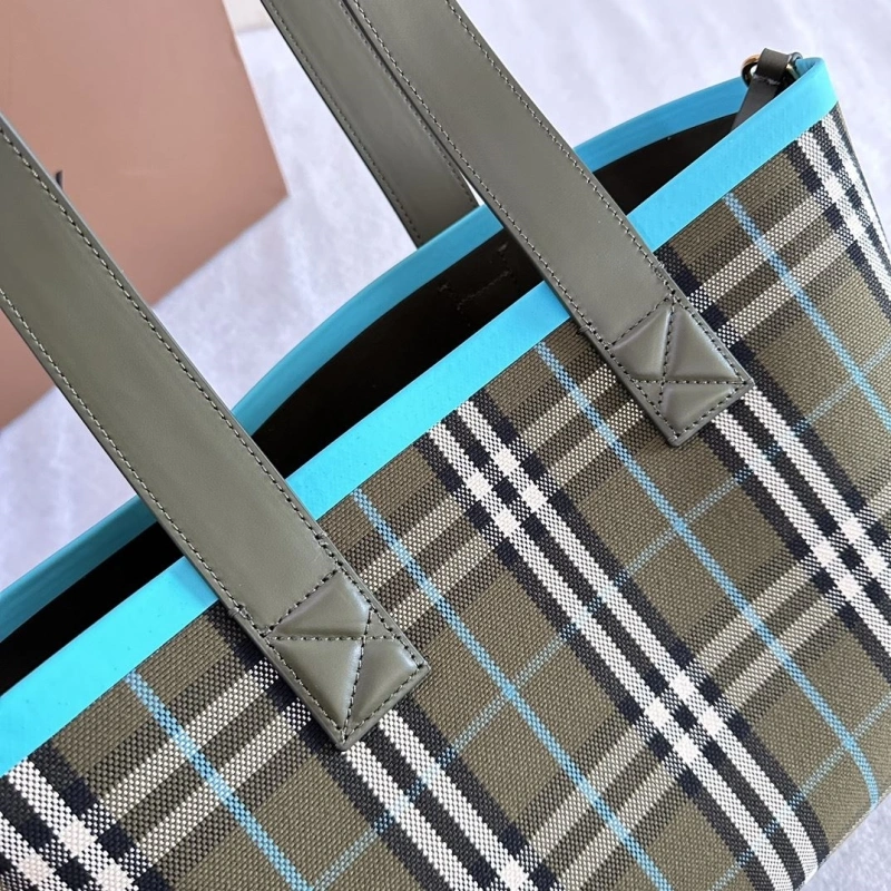 Burberry Shopping Bags 4237F-0094