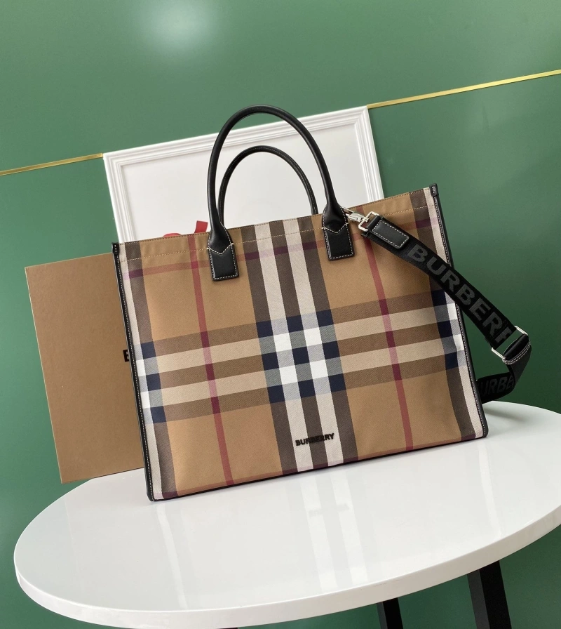 Burberry Shopping Bags 4237F-0172