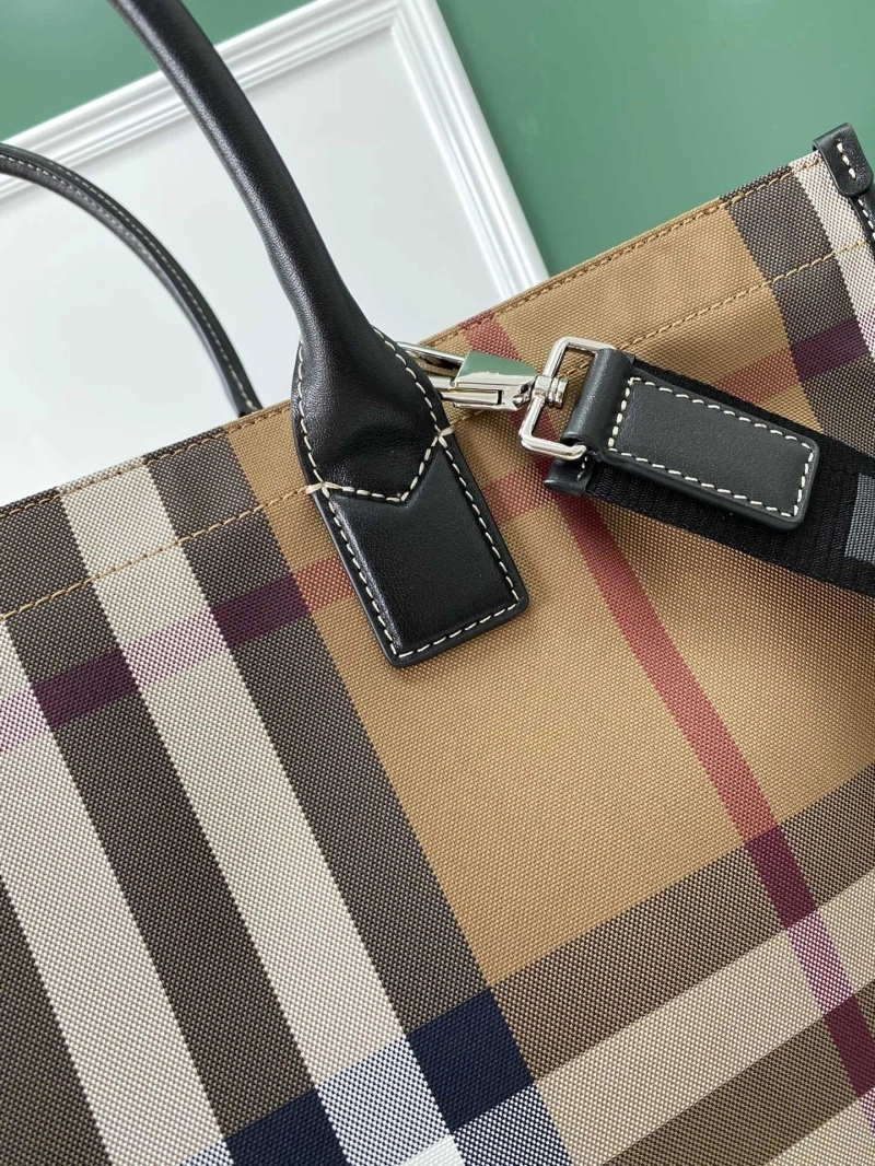 Burberry Shopping Bags 4237F-0172