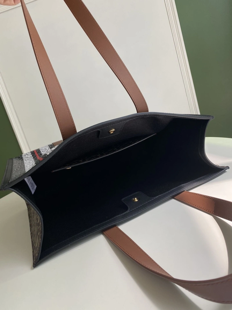 Burberry Shopping Bags 4237F-0181