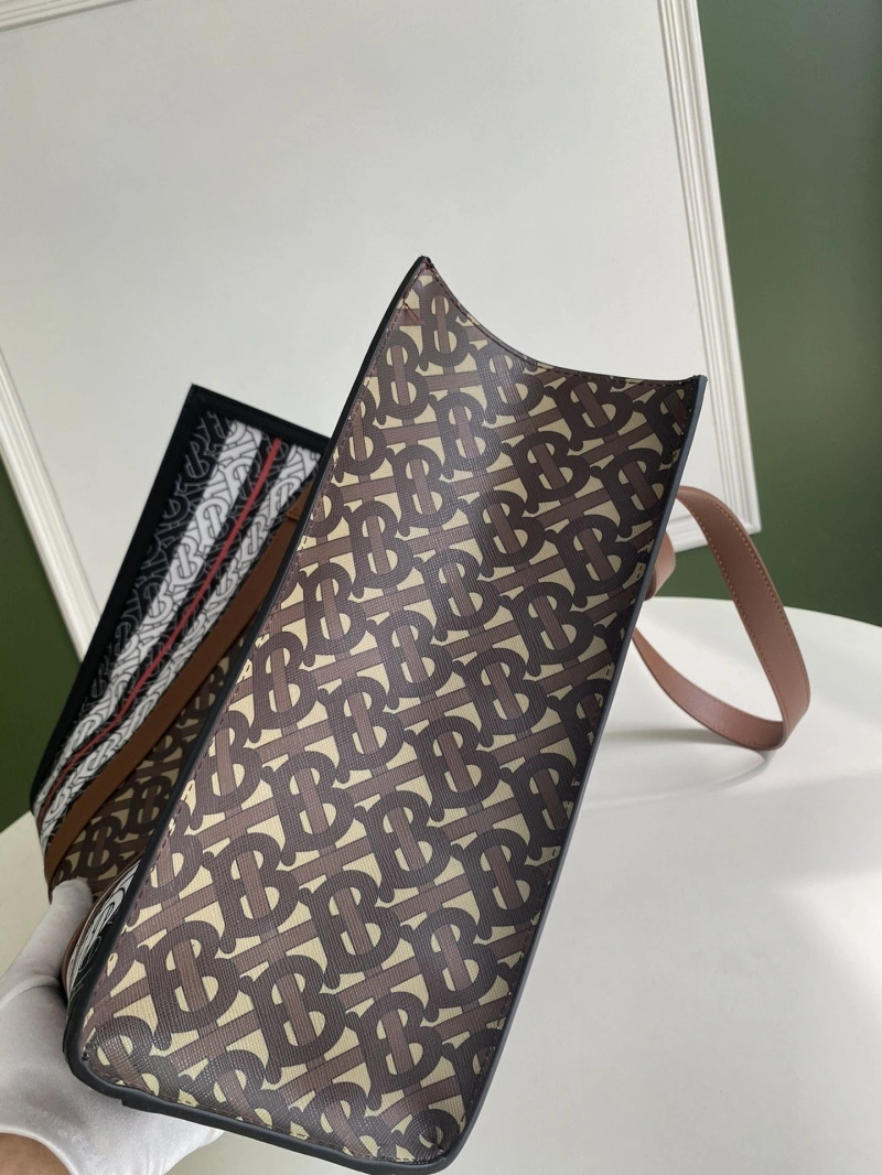 Burberry Shopping Bags 4237F-0181