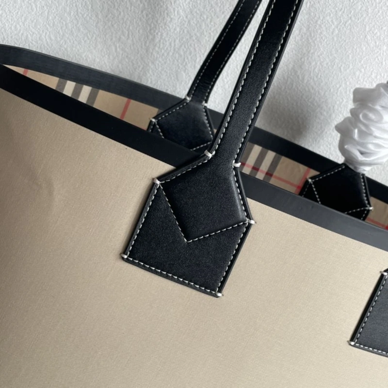 Burberry Shopping Bags 4237F-0210