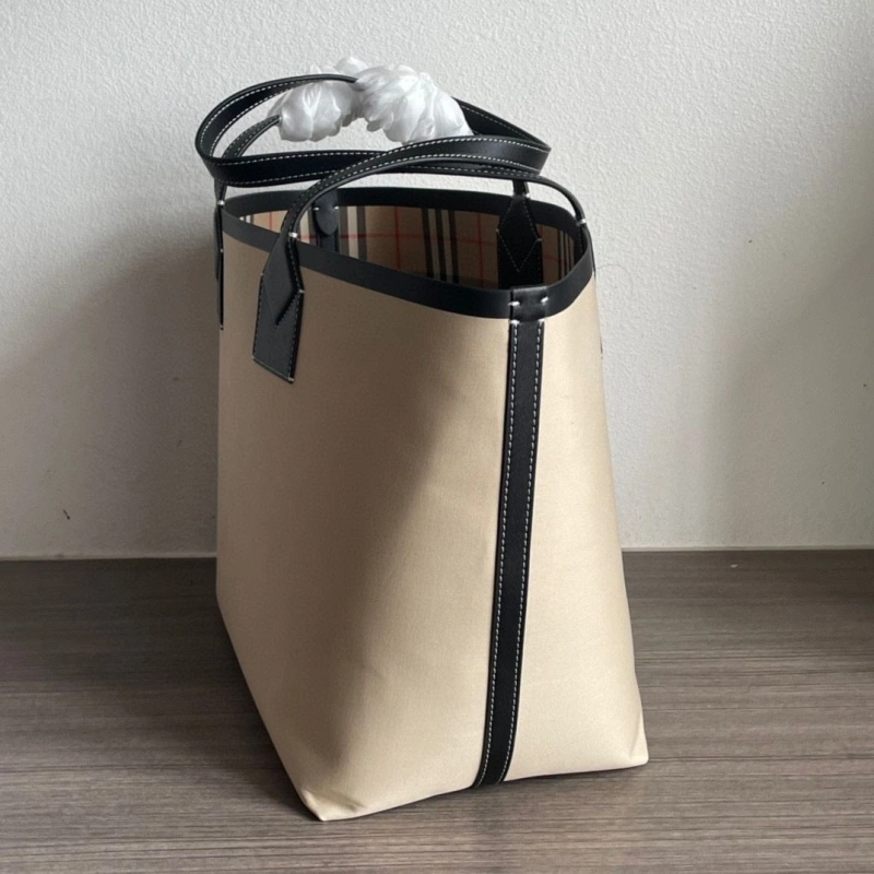 Burberry Shopping Bags 4237F-0211