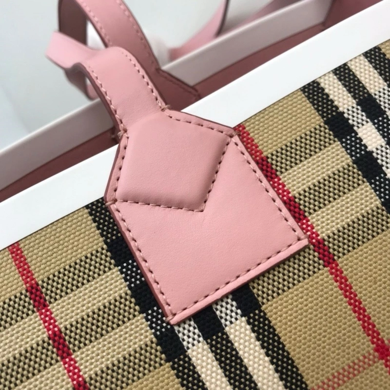 Burberry Shopping Bags 4237F-0223