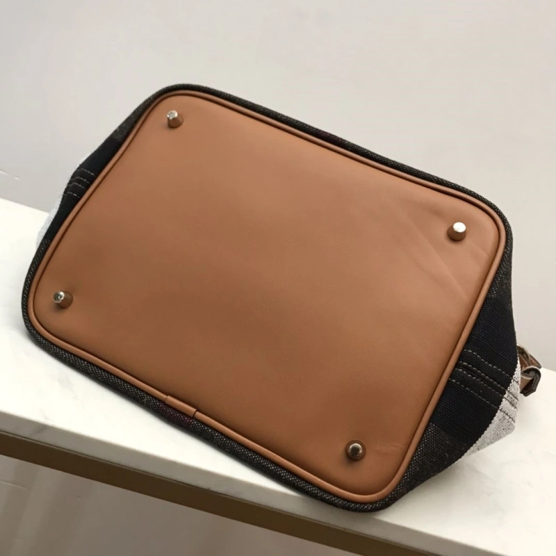 Burberry Shopping Bags 4237F-0259