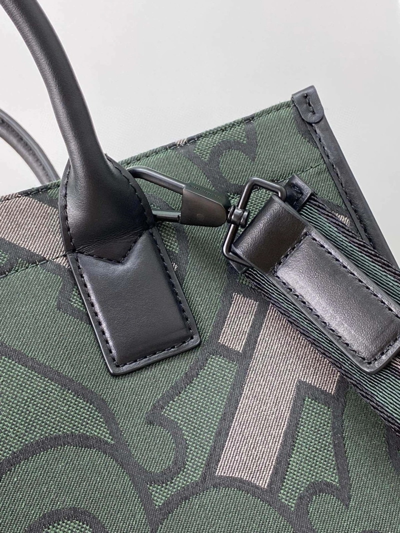 Burberry Shopping Bags 4237F-0273