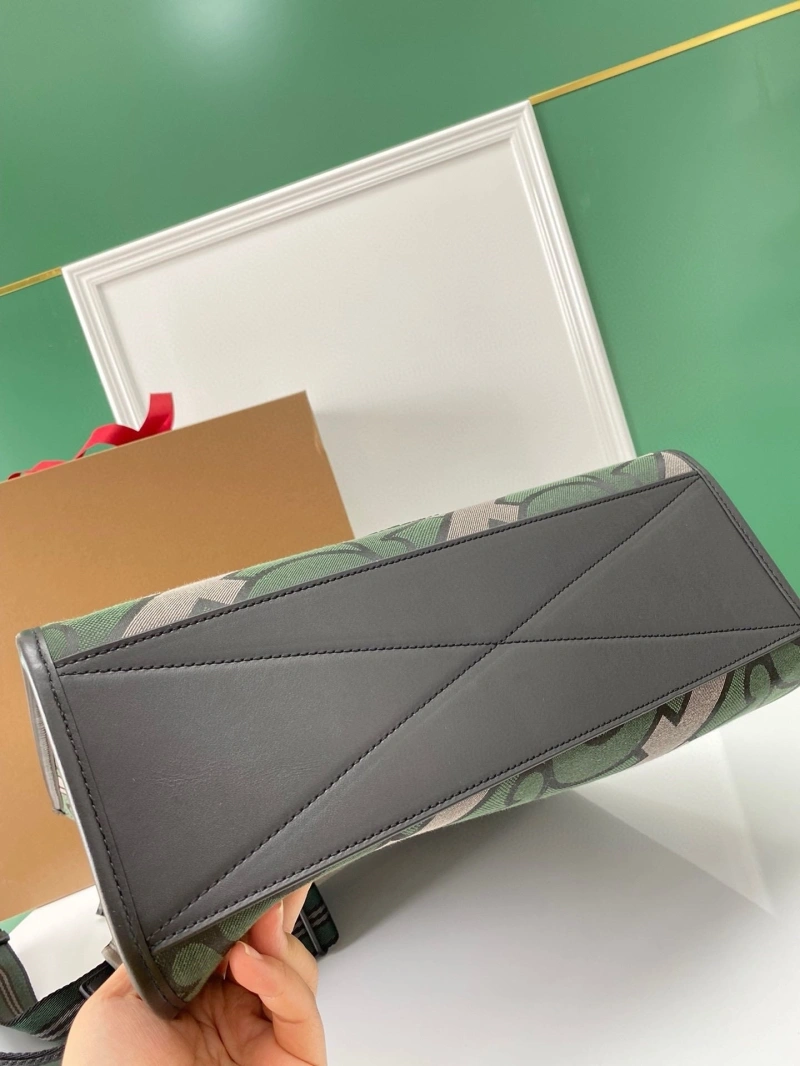 Burberry Shopping Bags 4237F-0273